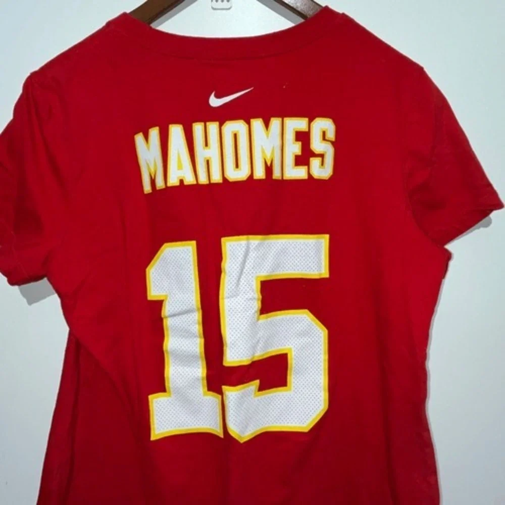 The Nike Tee Women's Red NFL Patrick Mahomes‎ Super Bowl Cotton T-Shirt Medium